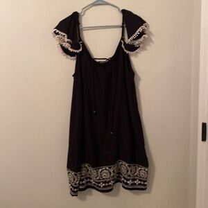 Trixxi Black & White Spaghetti Strap Off Shoulder Drape Floral Embroidery [XL]
